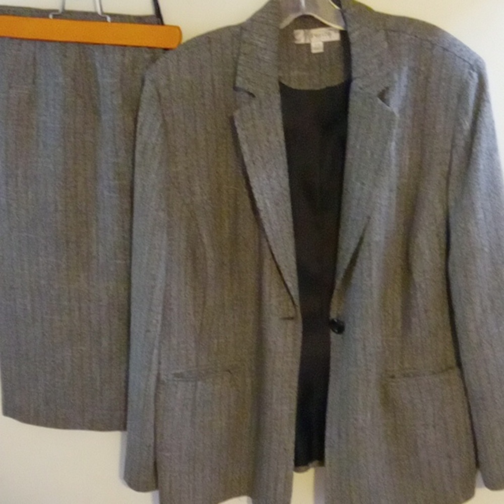Pinstripe skirt suit polyester 100 lined